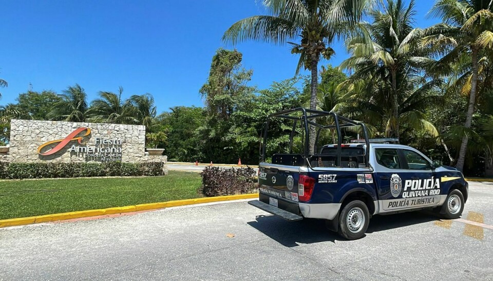 Det lokale politi var til stede ved efter den drabelige hændelse nær hotellet i Cancun.