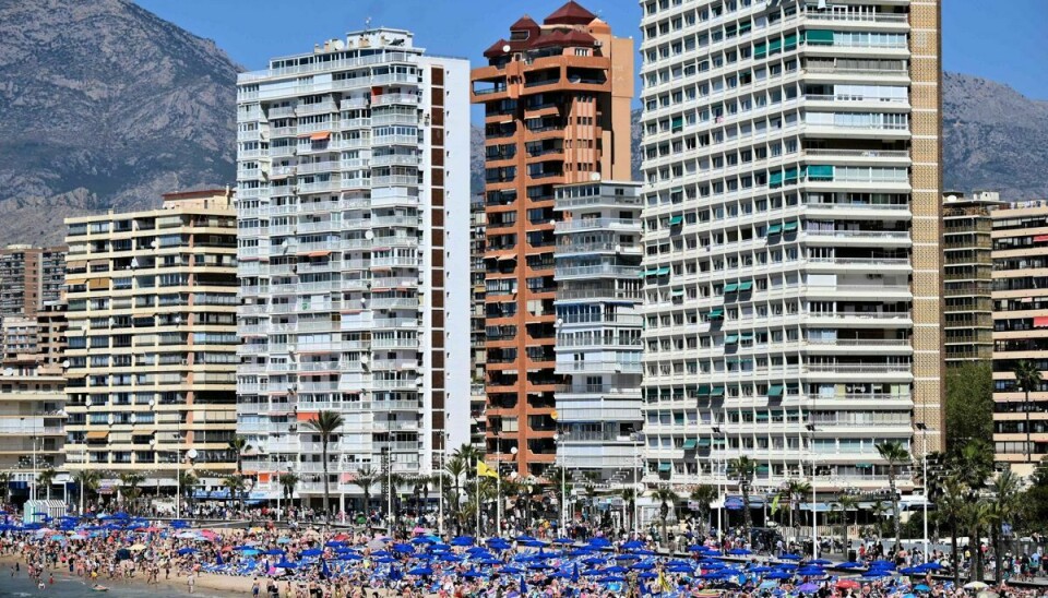 Her den berømte Levante Strand i Benidorm. Hotel Rio Park, hvor det formodede drabsforsøg fandt sted, ligger få minutters gang fra stranden.