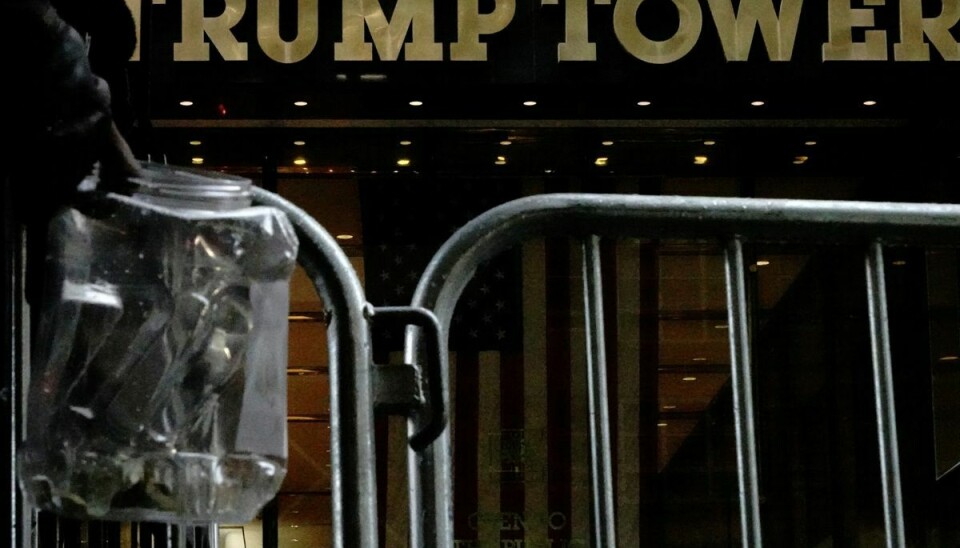 Politiet i New York forbereder sig på mulige demonstrationer i forbindelse med Donald Trumps overgivelse, skriver nyhedsbureauet Reuters.