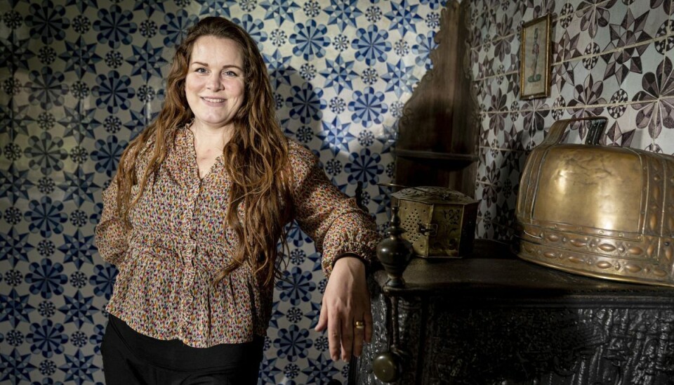 Skuespiller Lise Baastrup vender i DR's 'Troldehjertets hemmelighed' tilbage i rollen som den stoiske og følelseskolde oldfrue Miriam, der trods et forelskelsesløst liv pludselig får opmærksomhed fra byens maskuline smed. Skuespiller Lise Baastrup vender i DR's 'Troldehjertets hemmelighed' tilbage i rollen som den stoiske og følelseskolde oldfrue Miriam, der trods et forelskelsesløst liv pludselig får opmærksomhed fra byens maskuline smed.