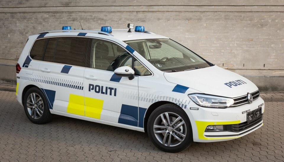 En 34-årig tyrkisk mand fængsles og udvises af landet for voldtægt af en blot 13-årig pige. En 34-årig tyrkisk mand fængsles og udvises af landet for voldtægt af en blot 13-årig pige.