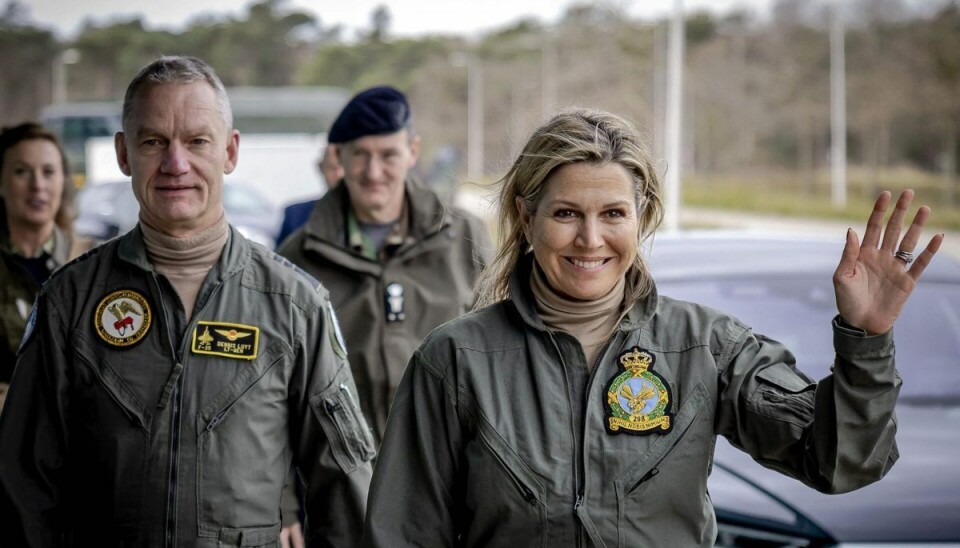 Dronning Maxima under torsdagens besøg på Gilze-Rijen Air Base. Dronning Maxima under torsdagens besøg på Gilze-Rijen Air Base.