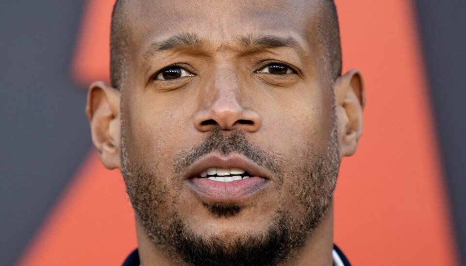 Efter chokbeskeden kunne Marlon Wayans ikke holde tårerne tilbage på scenen. Efter chokbeskeden kunne Marlon Wayans ikke holde tårerne tilbage på scenen.