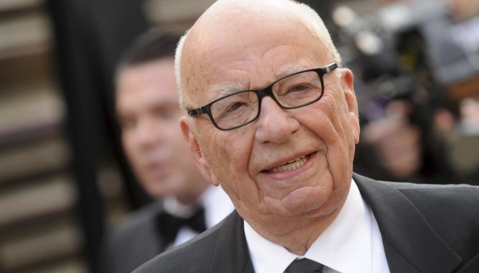 Den nu 92 årige mediemogul Ruper Murdoch har netop været på knæ med en ring til 17 millioner. Hun sagde ja. Den nu 92 årige mediemogul Ruper Murdoch har netop været på knæ med en ring til 17 millioner. Hun sagde ja.