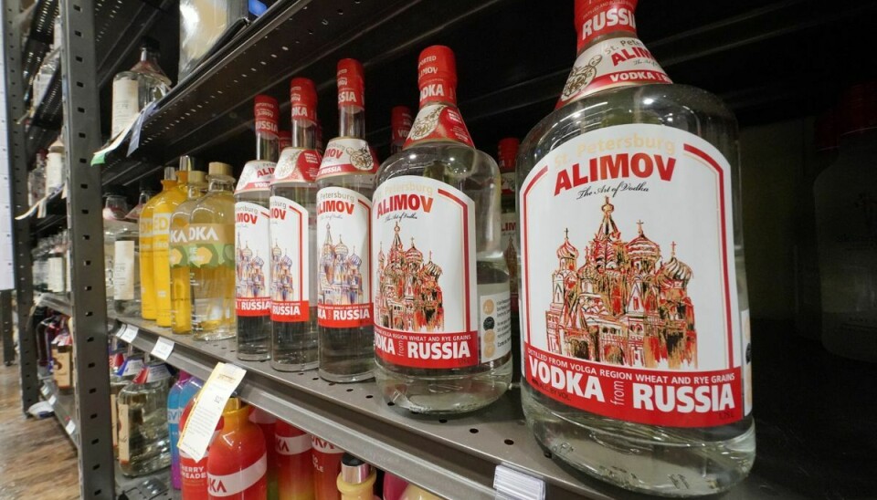 En stor del af dødsfaldene blandt de russiske styrker er ikke direkte relateret til kampe med ukrainerne, men forårsages af alkohol. Vodka får mange til at håndtere våben forkert eller forvolder trafikulykker, hedder det i britisk efterretningsrapport. (Arkivfoto).
