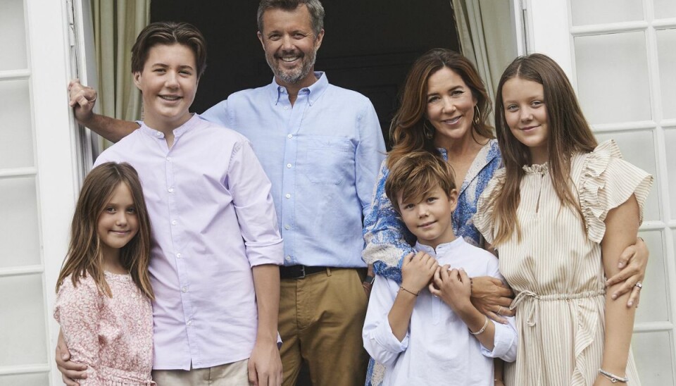 Prinsesse Josephine, prins Christian, kronprins Frederik, prins Vincent, kronprinsesse Mary og prinsesse Isabella. Prinsesse Josephine, prins Christian, kronprins Frederik, prins Vincent, kronprinsesse Mary og prinsesse Isabella.