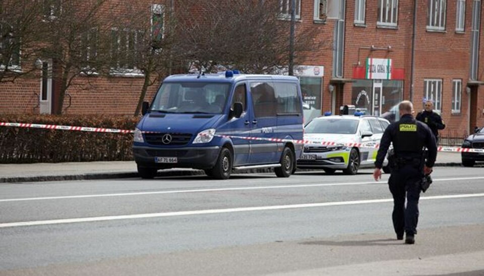 Der er endnu ingen anholdte efter knivoverfaldet. Der er endnu ingen anholdte efter knivoverfaldet.