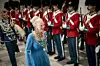Dronning Margrethe ses her ankomme til gallamiddag på Christiansborg Slot under fejringen af sit 50-års regeringsjubilæum den 11. september.