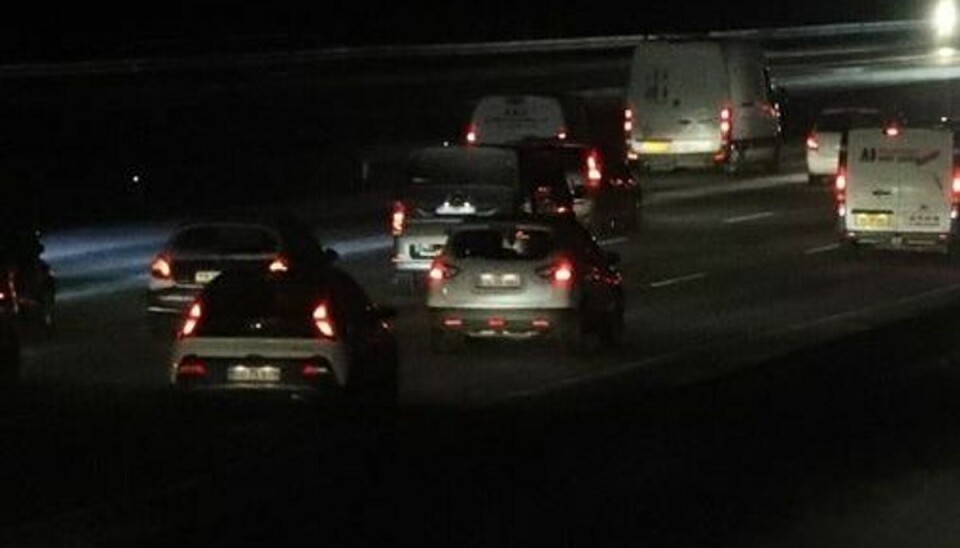 Der er lang kø på motorvejen. (Arkivfoto). Der er lang kø på motorvejen. (Arkivfoto).
