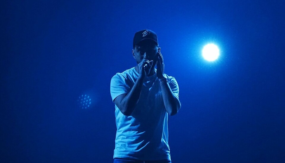 'Det' svært at kende sin plads, når man ikk' har nogen,' rapper Artigeardit blandt andet. 'Det' svært at kende sin plads, når man ikk' har nogen,' rapper Artigeardit blandt andet.