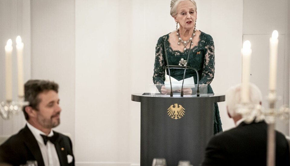 Dronning Margrethe udsætter sommertogtet. Dronning Margrethe udsætter sommertogtet.