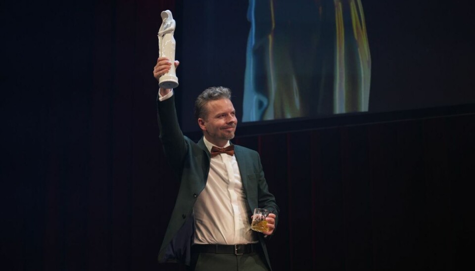 Frelle Petersen med karrierens anden Bodil-statuette. Frelle Petersen med karrierens anden Bodil-statuette.
