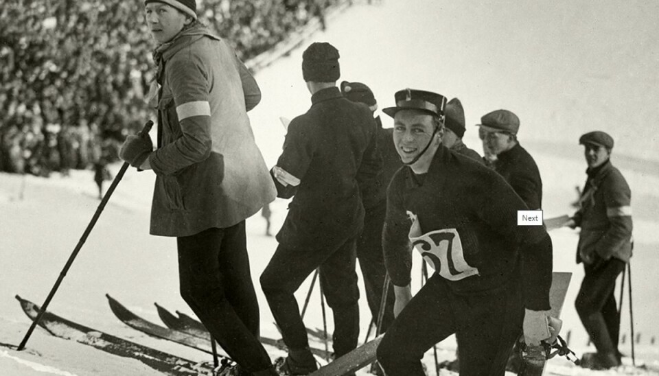 Kronprins Olav i sit es på skisportsstedet. Kronprins Olav i sit es på skisportsstedet.