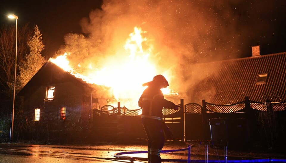 Politiet mistænker, at der er tale om en el-brand. Politiet mistænker, at der er tale om en el-brand.