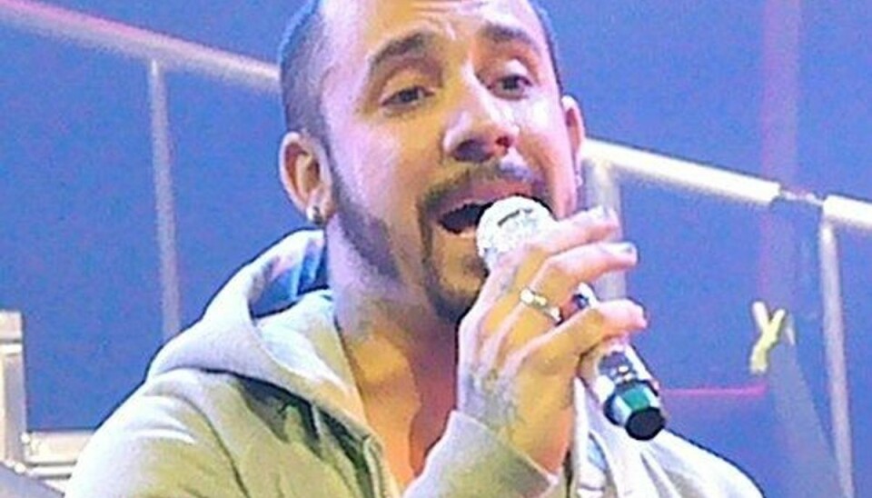 AJ McLean og konen er gået fra hinanden efter 11 års ægteskab.