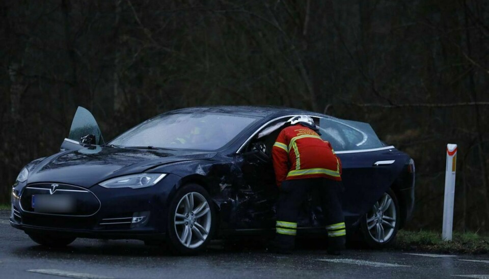 Det var denne sorte Tesla, der var en af de to biler involveret i ulykken.