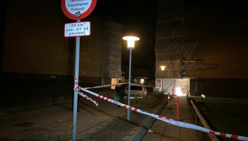 En 56-årig mand døde som følge af fire knivstik, hvoraf tre var i brystet. En 56-årig mand døde som følge af fire knivstik, hvoraf tre var i brystet.