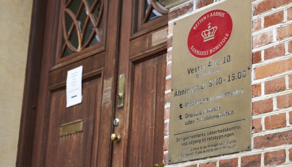 En 52-årig mand fremstilles i grundlovsforhør fredag ved Retten i Aarhus, hvor han er sigtet for at have bortført sine tre døtre. (Arkivfoto). En 52-årig mand fremstilles i grundlovsforhør fredag ved Retten i Aarhus, hvor han er sigtet for at have bortført sine tre døtre. (Arkivfoto).