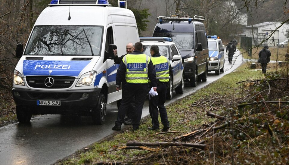 Den lille pige blev fundet dræbt i et skovområde. Den lille pige blev fundet dræbt i et skovområde.