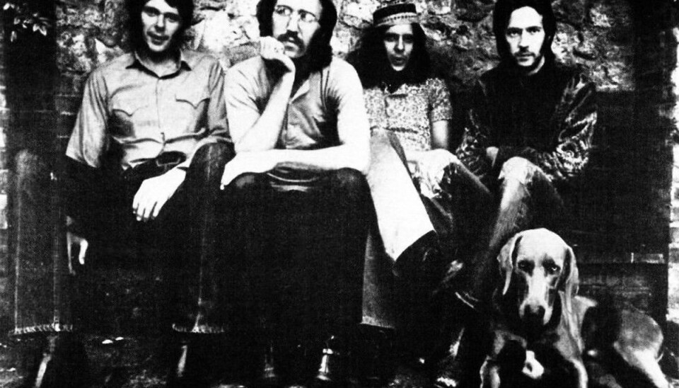 Derek and the Dominos bestod, ud over Jim Gordon, yderst til venstre., af Eric Clapton, Duane Allman og Bobby Whitlock. Derek and the Dominos bestod, ud over Jim Gordon, yderst til venstre., af Eric Clapton, Duane Allman og Bobby Whitlock.