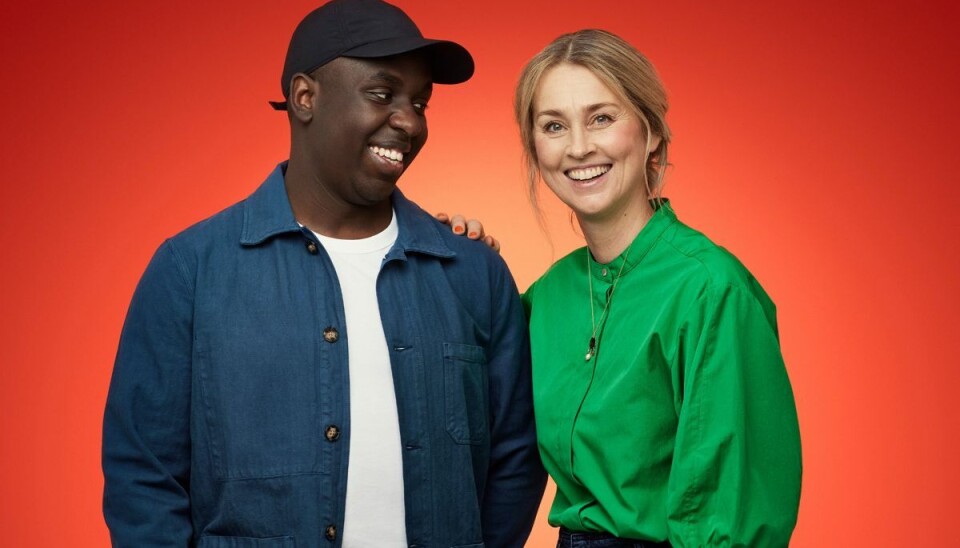 Komikeren Melvin Kakooza og den tidligere danske badmintonstjerne Camilla Martin guider publikum og seere gennem aftenen ved indsamlingsshowet 'Alle vores børn', der sendes på TV 2 den 15. april. (PR-foto). Komikeren Melvin Kakooza og den tidligere danske badmintonstjerne Camilla Martin guider publikum og seere gennem aftenen ved indsamlingsshowet 'Alle vores børn', der sendes på TV 2 den 15. april. (PR-foto).