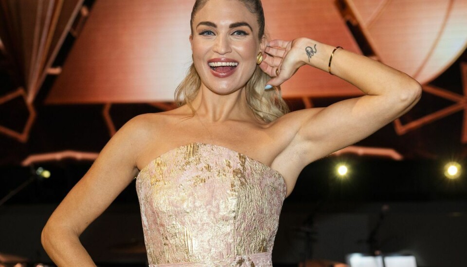 Christiane Schaumburg-Müller - eller fru Åxman, som hun jo nu retteligt er blevet - kan tydligvis slet ikke få nok af sin Daniel. Christiane Schaumburg-Müller - eller fru Åxman, som hun jo nu retteligt er blevet - kan tydligvis slet ikke få nok af sin Daniel.