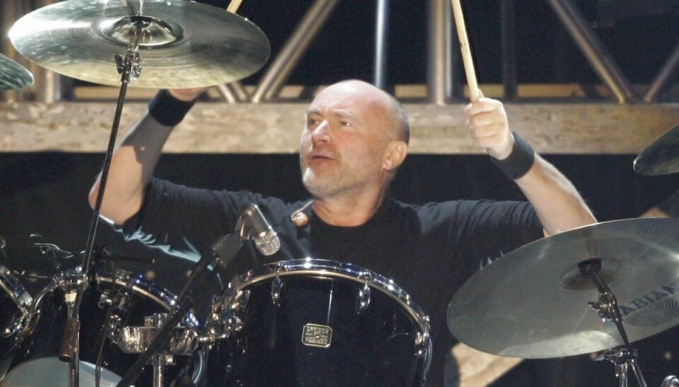 Phil Collins ses her, mens han stadig var fit for fight, bag trommerne ved en Genesis-koncert i Las Vegas i 2007. Phil Collins ses her, mens han stadig var fit for fight, bag trommerne ved en Genesis-koncert i Las Vegas i 2007.