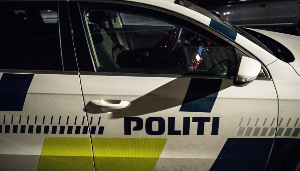 Politiet lukkede motorvejen for at tjekke alle køretøjer, der passerede. Politiet lukkede motorvejen for at tjekke alle køretøjer, der passerede.