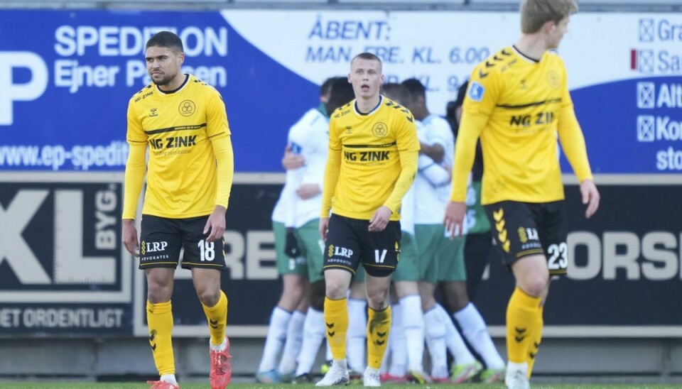 AC Horsens-spillerne smed det hele på gulvet i kampens første 18 minutter, og Viborg FF sejrede sikkert.