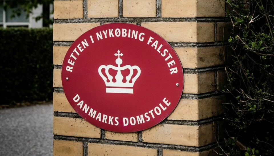 Retten i Nykøbing Falster tager fredag hul på det første af ti retsmøder i en sag mod en mand, der anklages for gentagne voldtægter samt en mand og en kvinde, der er tiltalt for mishandling. (Arkivfoto).