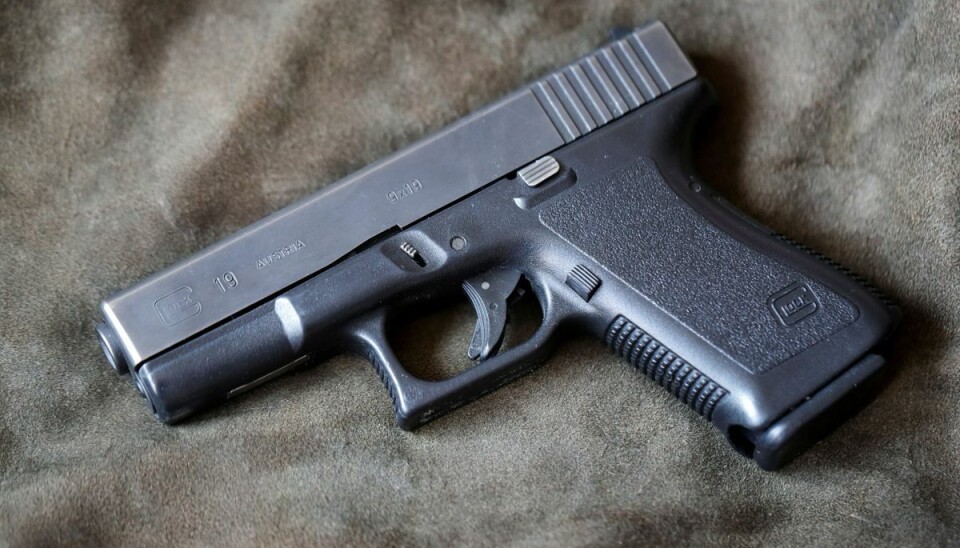 Det var en pistol af mærket Glock, som en 67-årig mand i efteråret fandt på Galløkken i Rønne og tog med sig hjem. (Arkivfoto). Det var en pistol af mærket Glock, som en 67-årig mand i efteråret fandt på Galløkken i Rønne og tog med sig hjem. (Arkivfoto).