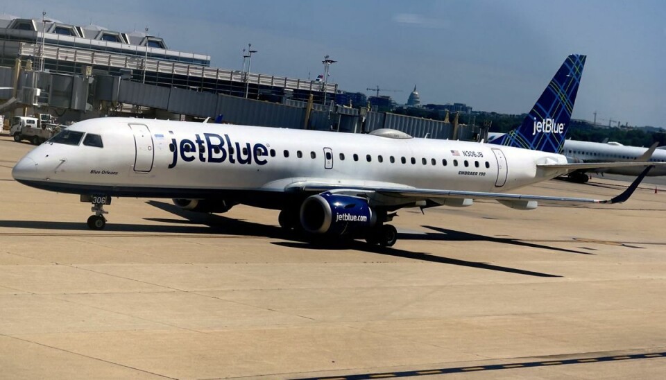 Det var et fly som dette JetBlue Embraer 190, som måtte stige voldsomt for ikke at ramle ind i et andet fly på landingsbanen. Det var et fly som dette JetBlue Embraer 190, som måtte stige voldsomt for ikke at ramle ind i et andet fly på landingsbanen.