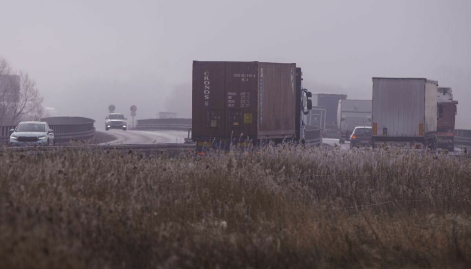 DMI advarer bilister i hele Danmark om tæt tåge og rimtåge i morgentimerne fredag.