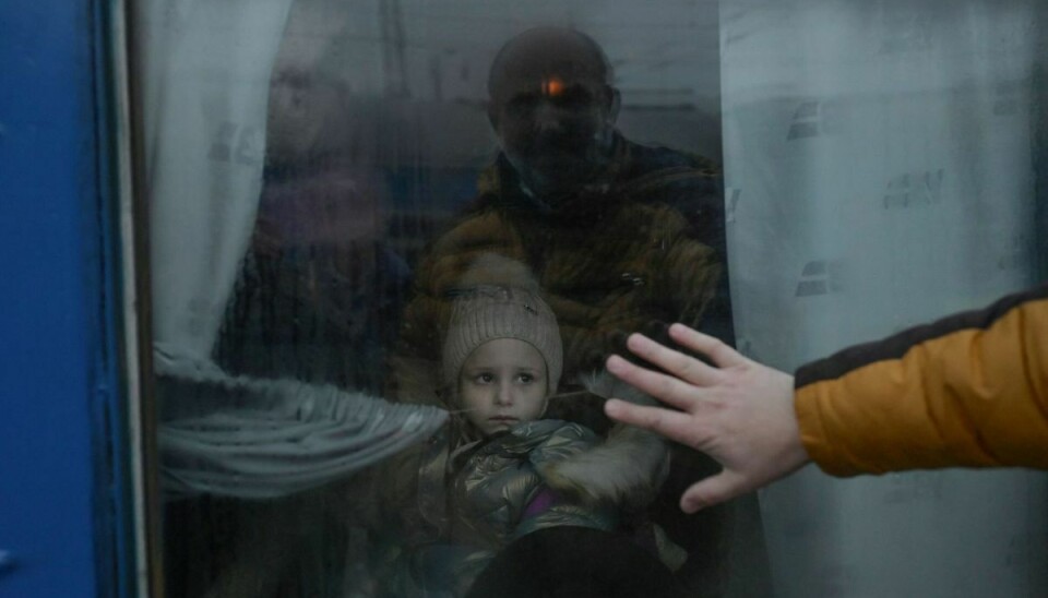 7. marts 2022: En far tager afsked med sin datter, der er steget på et tog i byen Odesa. På dette tidspunkt flygtede op mod 200.000 ukrainere hver dag fra landet.