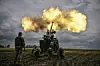 15. juni 2022: Ukrainske soldater affyrer en franskproduceret Caesar-haubits, som kan sammenlignes med en langtrækkende kanon, mod russiske styrker.