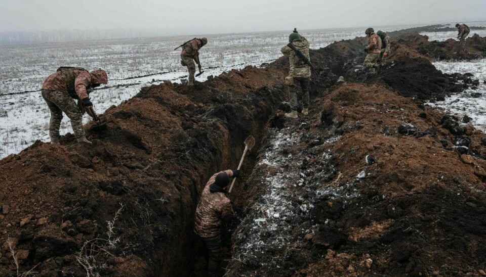 1. februar 2023: Ukrainske soldater graver en skyttegrav i udkanten af Bakhmut. Nogle af krigens mest dødelige kampe har fundet sted i Bakhmut.