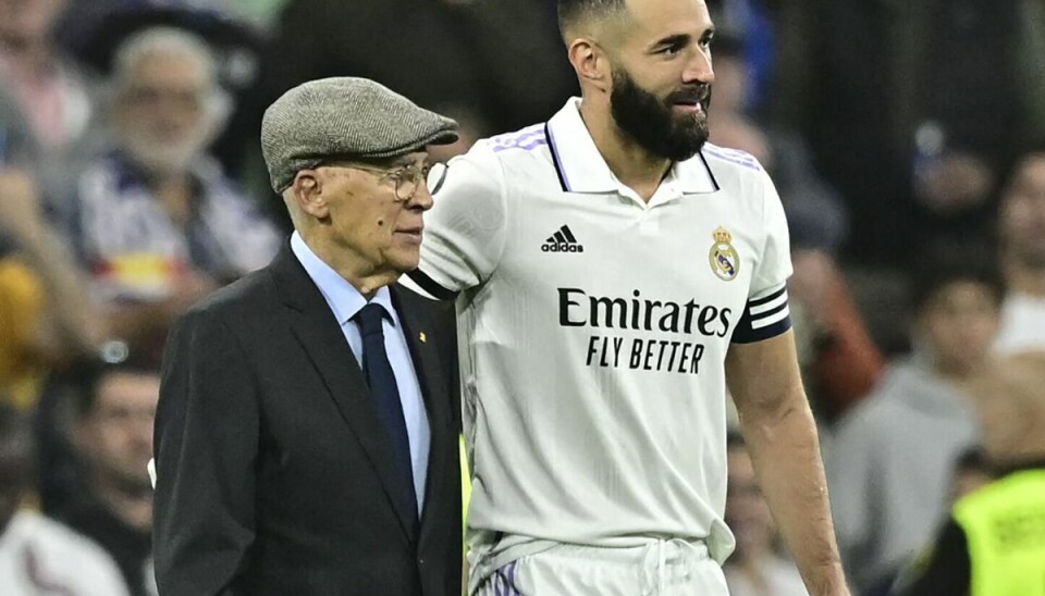 Amancio Amaro ses her med Real Madrids franske stjerne Karim Benzema på Santiago Bernabeu i Madrid den 6. oktober sidste år. Amancio Amaro ses her med Real Madrids franske stjerne Karim Benzema på Santiago Bernabeu i Madrid den 6. oktober sidste år.