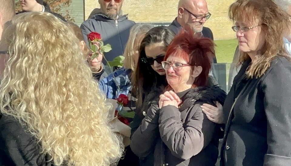 – Nu har han fået fred, men vi har hygget os med at se ham på nogle gamle videoer, hvor der er gang i ham, siger Sussi til kendte.dk dagen efter mindehøjtideligheden. – Nu har han fået fred, men vi har hygget os med at se ham på nogle gamle videoer, hvor der er gang i ham, siger Sussi til kendte.dk dagen efter mindehøjtideligheden.