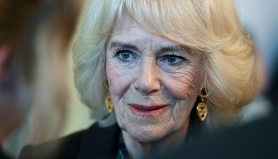 Dronning Camilla blev den 13. februar testet positiv for corona, og virussen vil tilsyneladende ikke helt slippe sit greb i hende. Dronning Camilla blev den 13. februar testet positiv for corona, og virussen vil tilsyneladende ikke helt slippe sit greb i hende.
