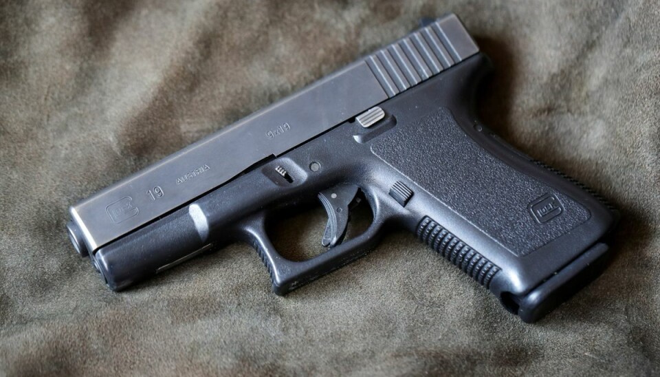 Forbryderens pistol lå nemt i rygsækken. (Arkivfoto). Forbryderens pistol lå nemt i rygsækken. (Arkivfoto).
