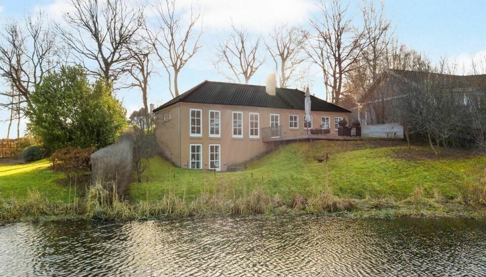 Her ses Mette Blomsterbergs villa, hvor prisen nu lyder på 6,5 millioner.