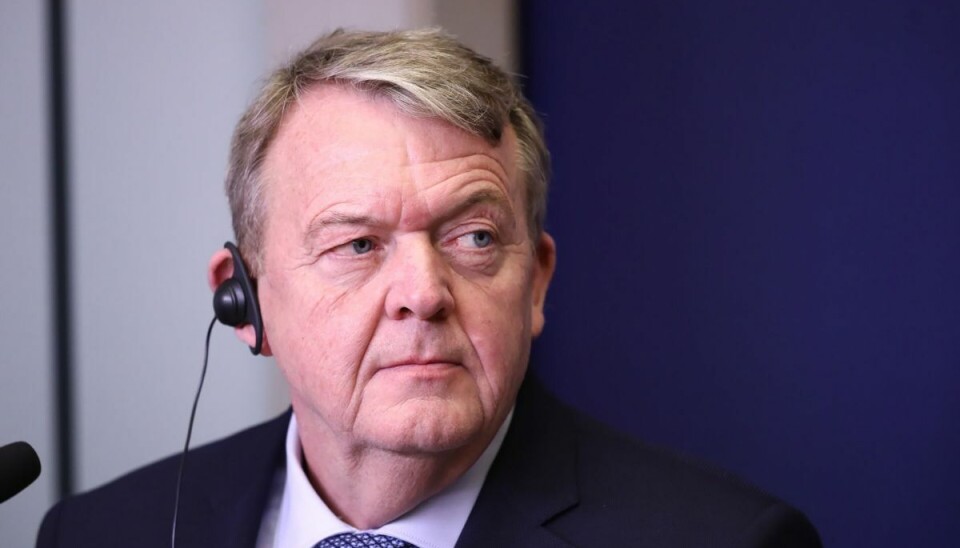 Lars Løkke tror som udenrigsminister på, at vestlige fly finder vej til Ukraine. Lars Løkke tror som udenrigsminister på, at vestlige fly finder vej til Ukraine.