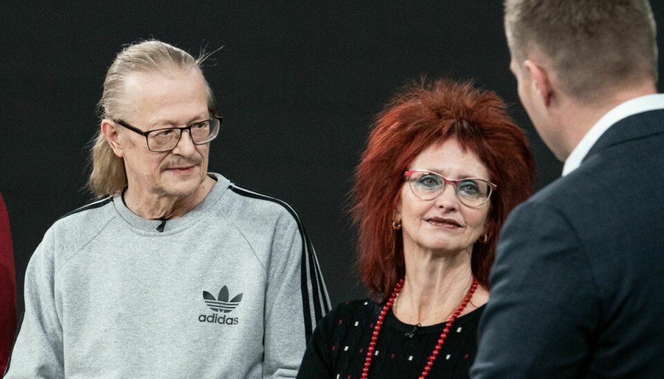 Sussie og Leo ses her sammen med Johannes Langkilde og Lukas (tv) i 2019 i forbindelse med et DR-pressemøde, hvor de taler om dokumentaren 'Pludselig boede jeg hos Sussi og Leo'.