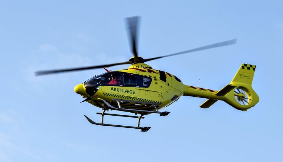 Akutlægehelikopter hentede drengen og fløj ham på hospitalet, efter at to livreddere havde givet den fireårige livreddende førstehjælp. Akutlægehelikopter hentede drengen og fløj ham på hospitalet, efter at to livreddere havde givet den fireårige livreddende førstehjælp.