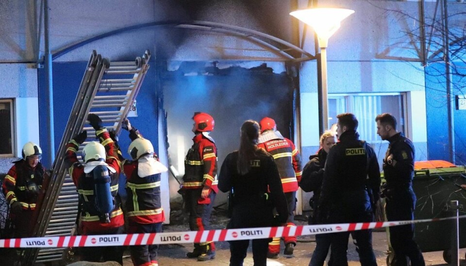Voldsom brand i stuelejlighed. Voldsom brand i stuelejlighed.
