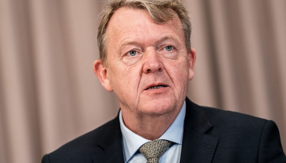 Udenrigsminister Lars Løkke Rasmussen er åben overfor, at der kan bygges et hegn som skal beskytte EUs grænser. Udenrigsminister Lars Løkke Rasmussen er åben overfor, at der kan bygges et hegn som skal beskytte EUs grænser.