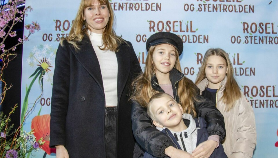 Gunnvør til børnefilm-premiere med børnene Sigga, 12, Hannah, 9 og Hugo på 5 ½ år som hun har med Oliver Bjerrehuus.