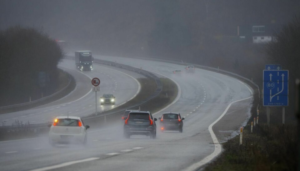 Store mængder nedbør skaber problemer rundt om i landet onsdag den 4. januar 2023. Det er vådt på Motorvej E45 ved Randers.