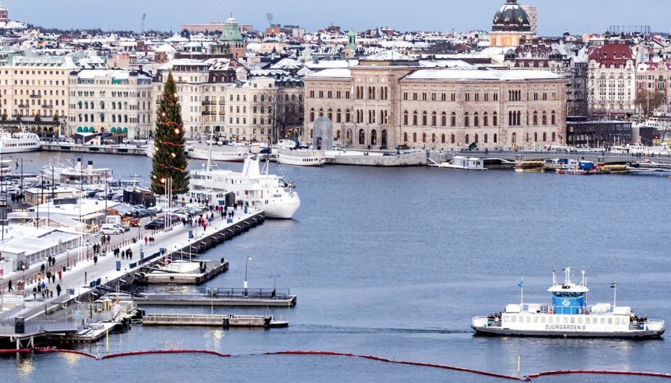 Det er komplet umuligt at finde en parkeringsplads i det indre Stockholm. Det er komplet umuligt at finde en parkeringsplads i det indre Stockholm.
