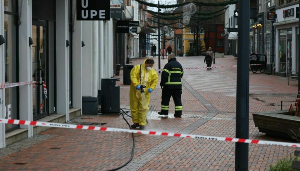 Politiet arbejdede i flere timer i Borchs Gård efter drabet på den 26-årige mand.